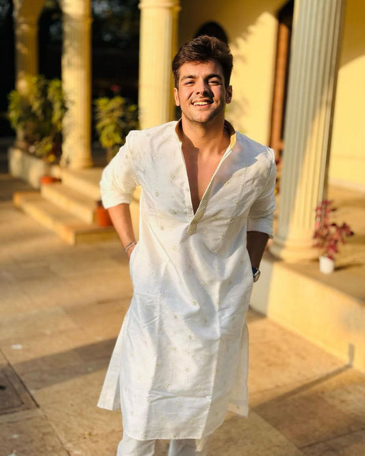 ASHISH CHANCHALANI WHITE EMBROIDERED KURTA PAJAMA SET FOR MEN'S