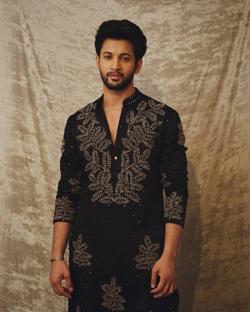 BLACK EMBROIDERED DORI AND SEQUNCES WORK KURTA PAJAMA SET FOR MEN'S
