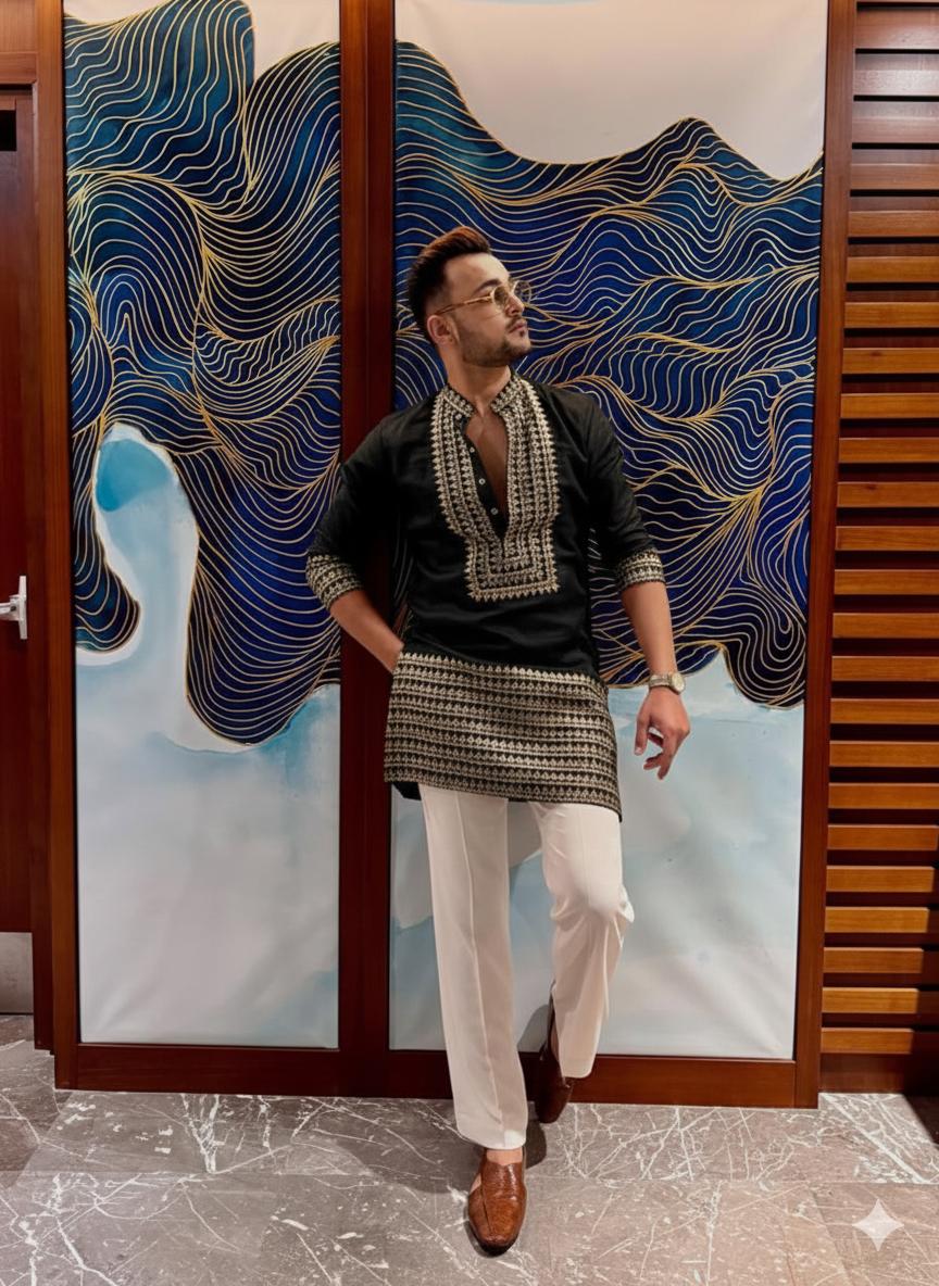 BLACK  EMBROIDERED KURTA PANT SET.