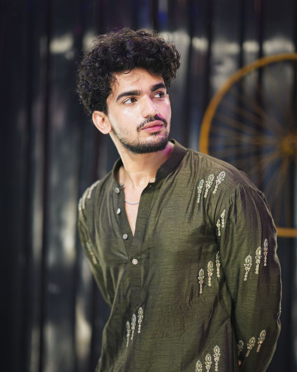 OLIVE GREEN LINEN SATIN CUTDANA & FLORAL EMBROIDERED KURTA PAJAMA SET FOR MEN'S
