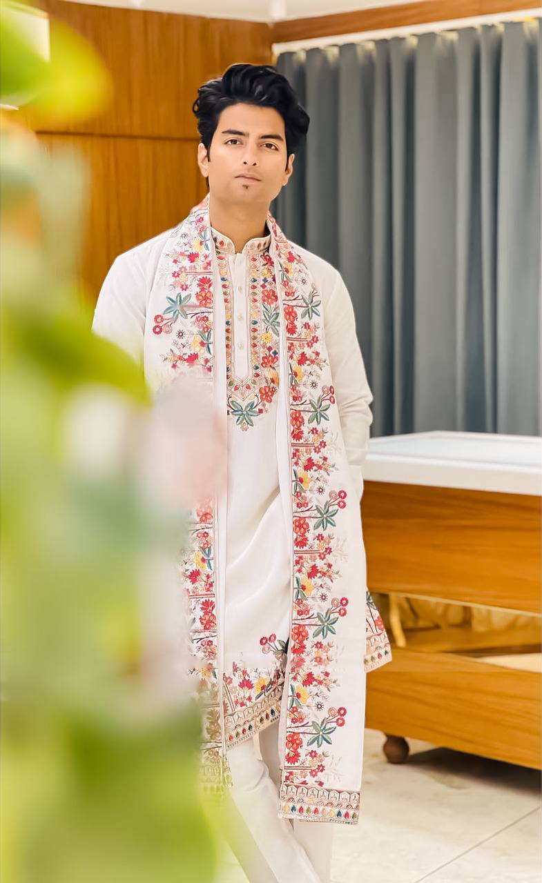 Regal White Silk Kurta Set With Dupatta