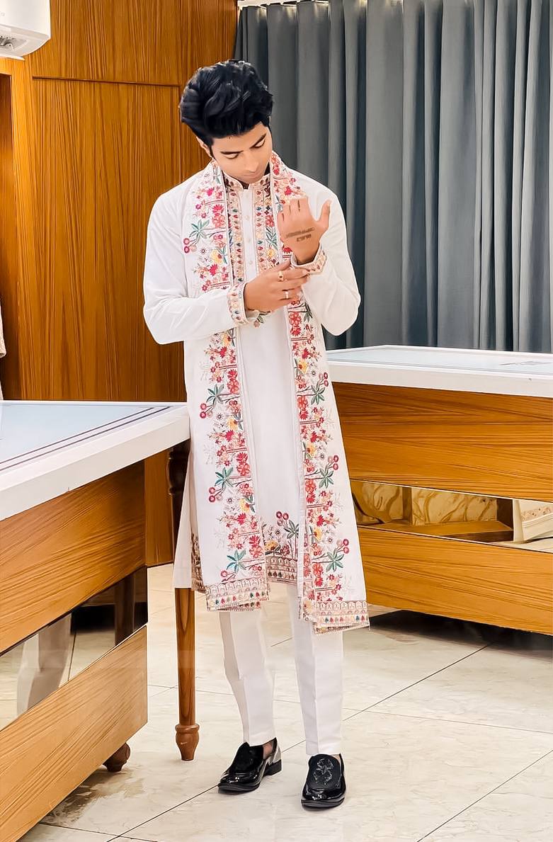 Regal White Silk Kurta Set With Dupatta